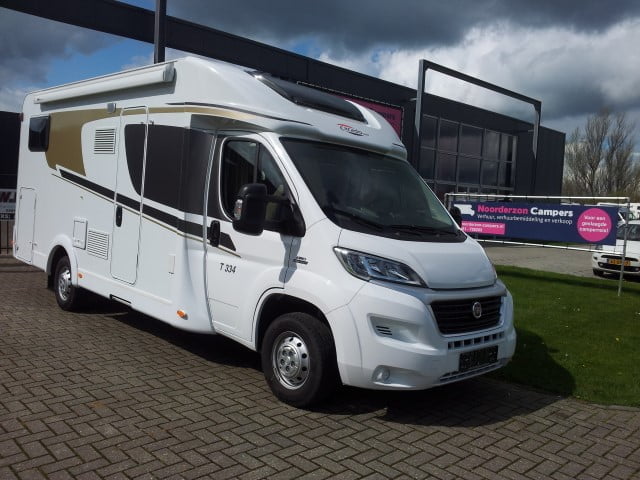 17 Carado T334 Jl 452 F M3961 Noorderzon Campers